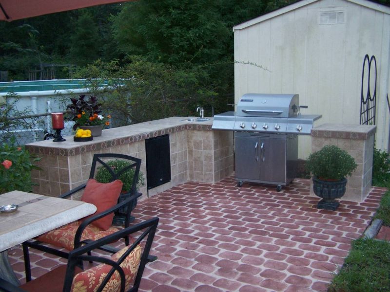 Portable Grill in an Outdoor Kitchen Island