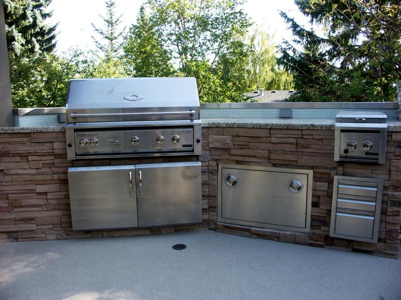 Landscaping Ideas & Garden Ideas > Outdoor Kitchens: Rock On!