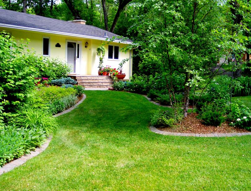 Curved Grass Pathway & Border