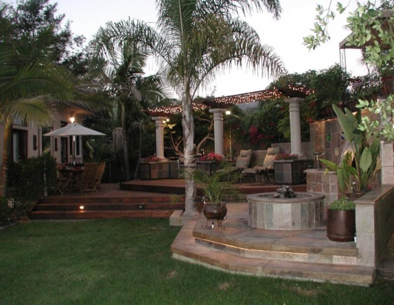 Yard Landscaping Pictures & Ideas: Outdoor DIning in Paradise