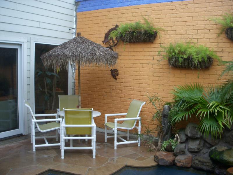 Small Patio Area for Small Pool Yard