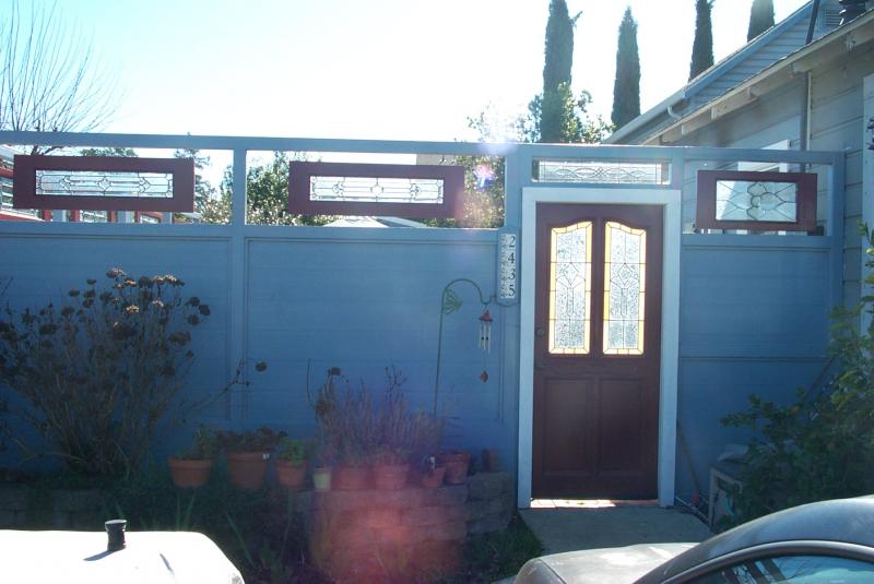 Elegant Yard Entryway