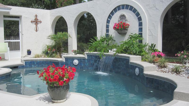 Landscaping Ideas > Landscape Design > Pictures: Courtyard Pool ...