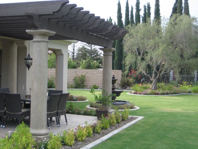 Large columns for pergola