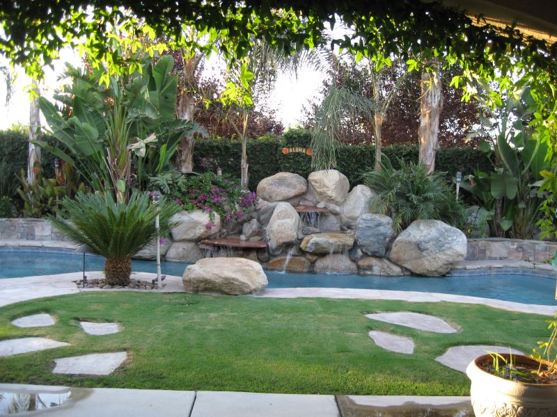 Small Backyard Pool Landscaping Ideas