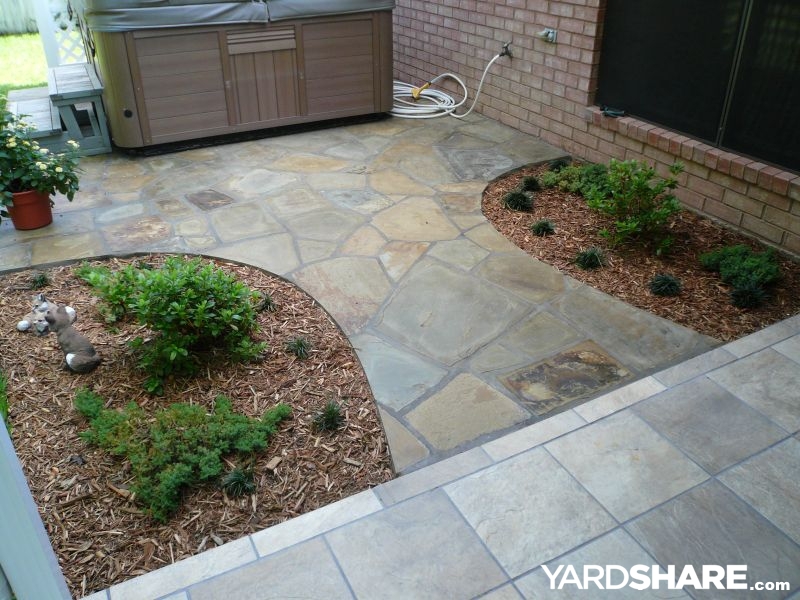 Foxes Getaway spa patio with layered privacy